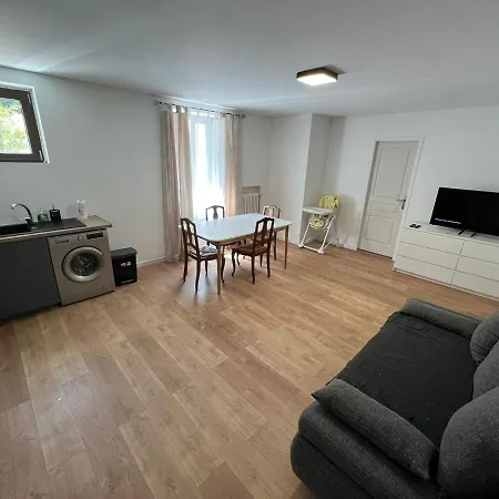 Chez Tarra Apartment *